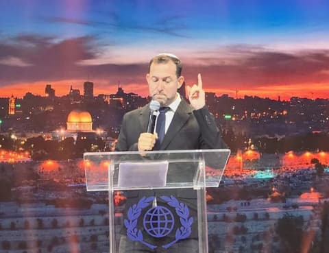 "אנחנו מנת הפתיחה, אתם הסטייק"