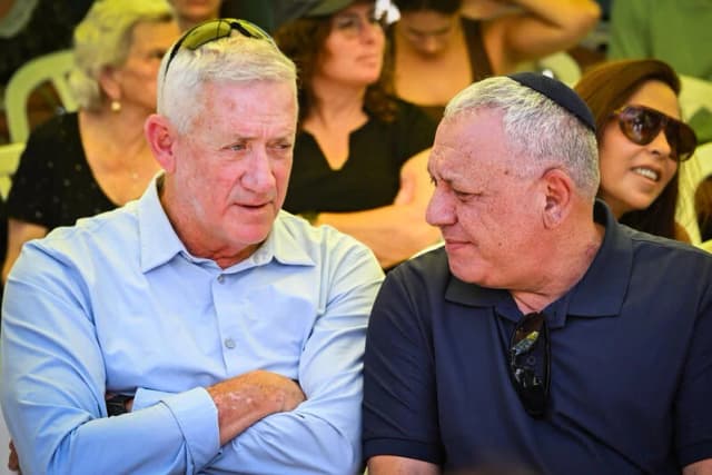 תמורת פרישה: ההצעה של איזנקוט לבני גנץ