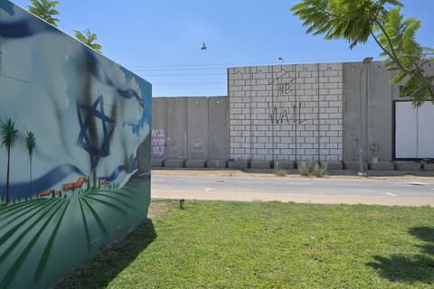 החיילים לא שכחו את שקיות ההפתעה - וחזרו עם מתנה