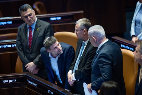 אשתו של השר הבכיר מהליכוד יוצאת להגנת עמית סגל