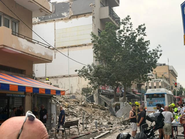 בעקבות קריסת הבניין בתל אביב: אלו הכבישים שנחסמו לתנועה