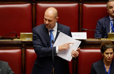 מחיאות כפיים לאוחנה במועצה האירופית: "די עם השקר הנתעב הזה"