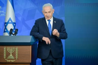לחץ בסביבת נתניהו: "הוא כיבה את הטלפון; אין עם מי לדבר"