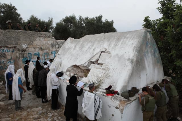 זעזוע בשומרון: קבר אלעזר הכהן הוצת על ידי ערבים
