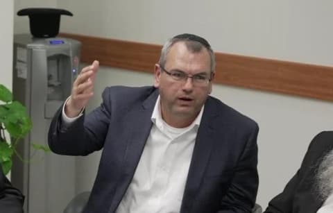 מנכ"ל הרבנות לשעבר נפצע קשה