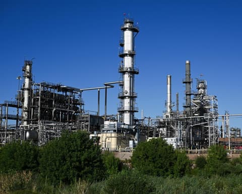 US supreme court to hear big oil’s bid to block climate damage lawsuits