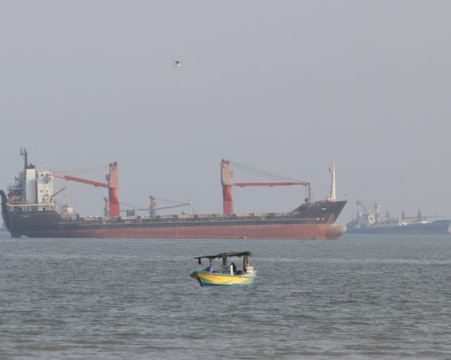 Container ship sinks near strait of Hormuz amid surge in Iranian attacks