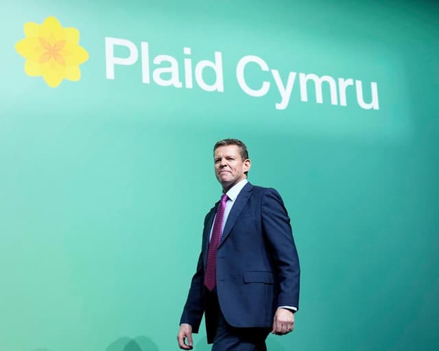 Welsh first minister calls on Burnham to deliver ‘new deal’ on devolution