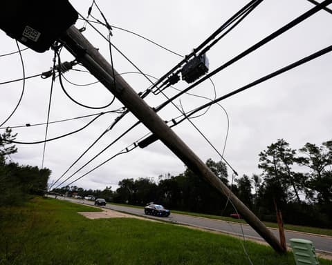 Thousands without power in Florida and Alabama as Isaias moves north