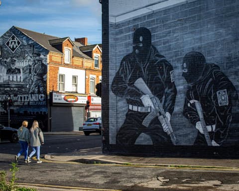 British and Irish governments ‘should negotiate paramilitary disbandment in Northern Ireland’