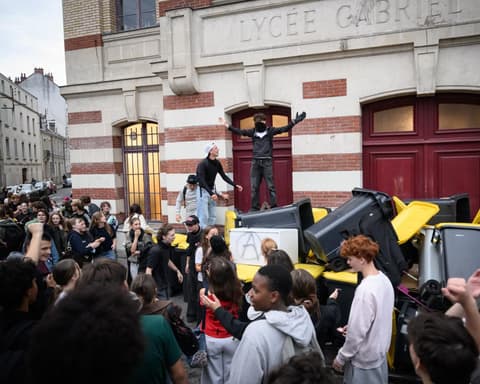 French students and police clash as school blockades turn violent