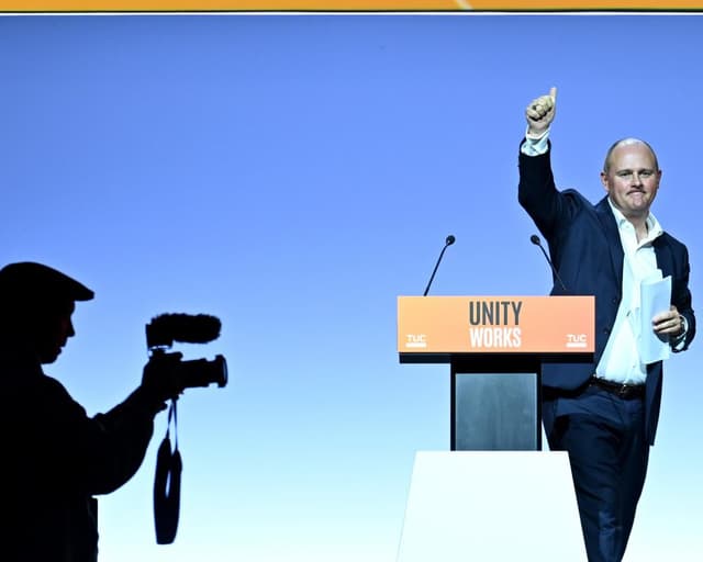 UK unions split over party donations cap as TUC chief says ‘super-rich’ corrupting politics