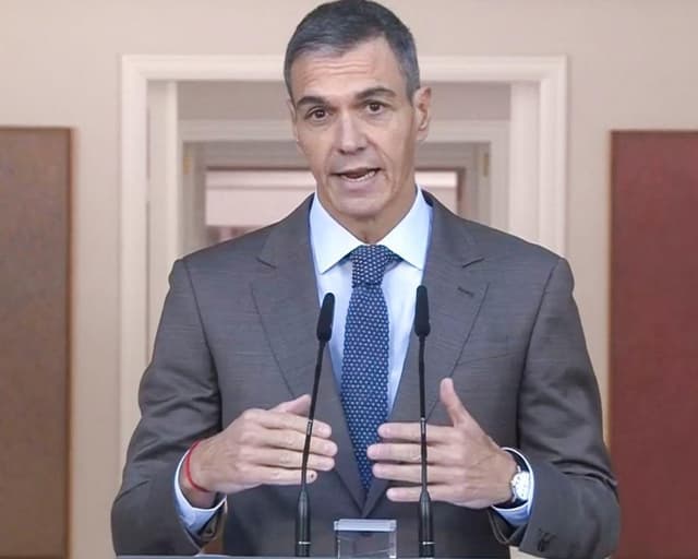 Spain’s Sánchez calls snap election amid national housing crisis – Europe live