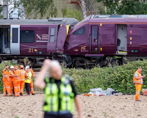 Bedford rail crash: train sped up after red light warning, say investigators