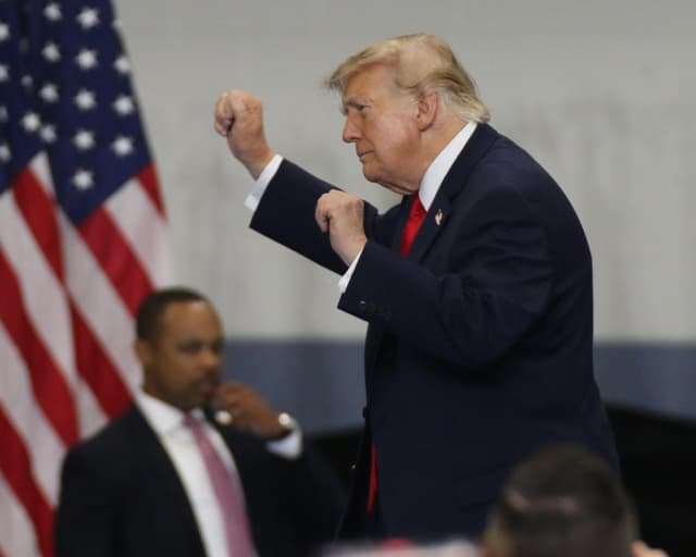Trump heads to rallies in Arizona and Montana after campaign stop-off in Alaska – US politics live