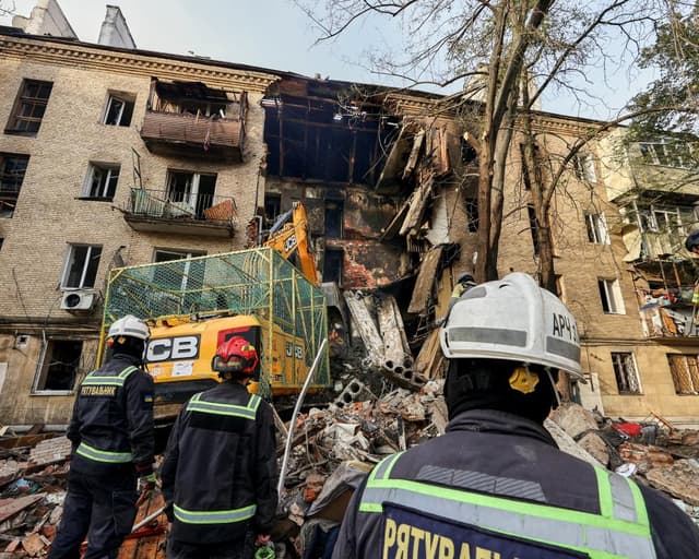 Zelenskyy says Russia ‘did not heed’ Trump’s call for ceasefire and Ukraine had ‘no early warning’ before strikes on Kyiv – as it happened