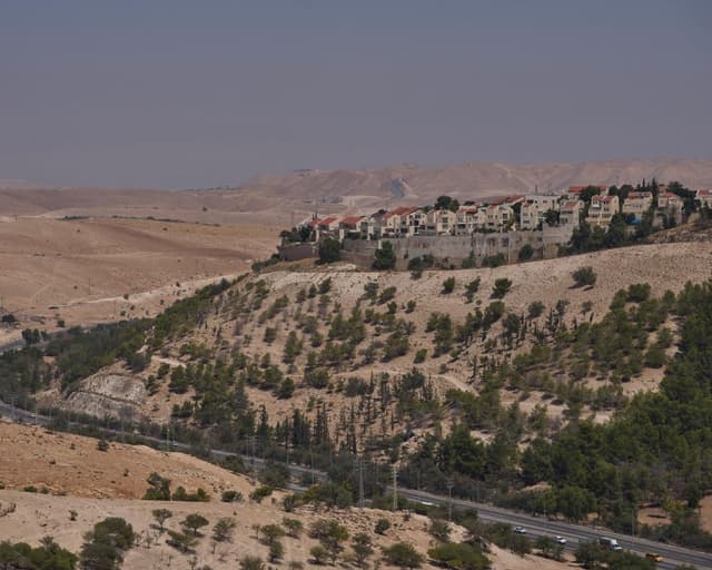 British banks warned not to invest in planned Israeli settlement before UK trade ban begins