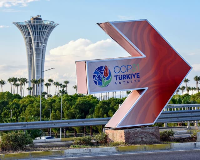 Australia and Turkey criticised for hosting UN climate conference while embracing coal