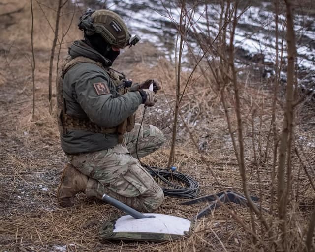 Ukrainian soldiers in combat have access to Starlink satellite internet restricted