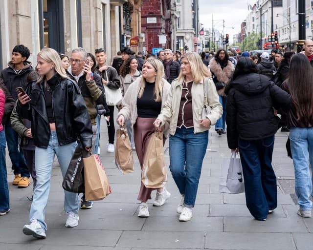 UK pay growth slows to 3.9% before crunch interest rates decision