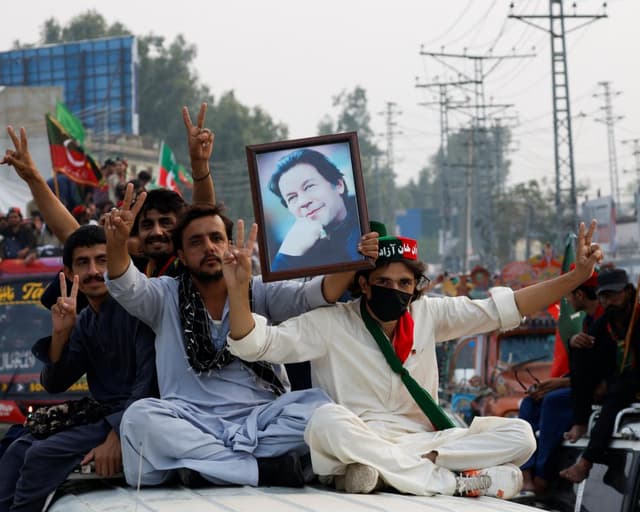 Pakistan detains hundreds of politicians from Imran Khan’s PTI party