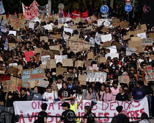 At least 160,000 people take to streets in third week of French school protests