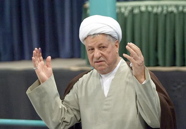 خاطرات هاشمی ۲ آبان ۱۳۸۲: خودم با توقف غنی‌سازی موافق نیستم