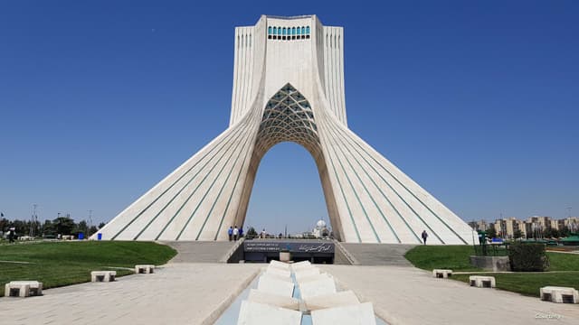 إعلام إيراني يلمح لمحاولة اتهام طهران بحادثة الطائرة الإماراتية