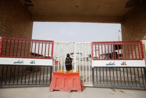 إيران: استئناف حركة الشاحنات عبر الشلامجة مع العراق