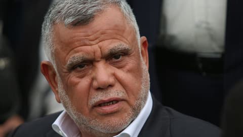 العامري وواقعة الحذاء.. الأمن يعتقل 3 من أبناء عشيرة جنوبي العراق