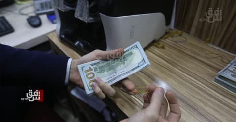 خبير: العراق يهدم مبرر تغيير سعر الدولار بالاقتراض من النقد الدولي