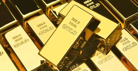 الذهب يستقر قرب أدنى مستوى في 7 أسابيع وسط ترقب بيانات أمريكية