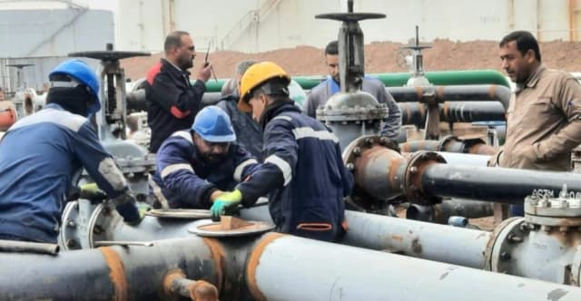 النفط يتراجع مع تقييم الأسواق لمحادثات السلام الأميركية الإيرانية وتعافي صادرات الخليج
