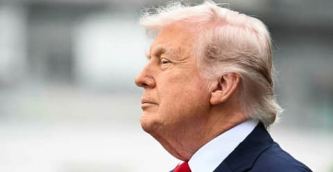 على غرار فنزويلا.. ترمب يلمح للبقاء في إيران والاحتفاظ بنفطها