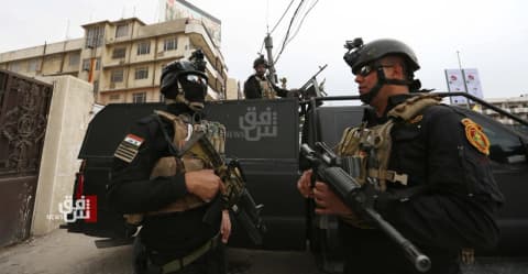 قوة أمنية والنزاهة تطيحان بموظف يبتز بعثات تنقيب آثار أجنبية في الديوانية