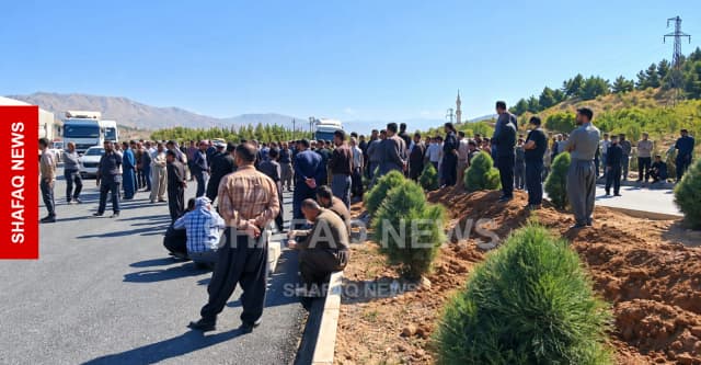 احتجاجاً على تدفق المحاصيل الأجنبية.. مزارعو "بينجوين" يغلقون المنفذ الحدودي مع إيران