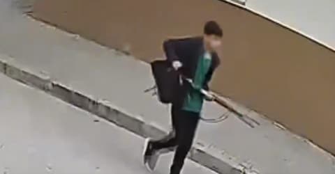 کەفتن زەخمداری لە ئەنجام تەقەکردنیگ لە وەرانوەر مەکتەویگ لە تورکیا (ڤیدیۆ)