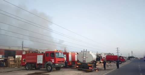 إخماد حريق اندلع في مخزن للأجهزة الأوروبية شمال شرقي بغداد (صور)