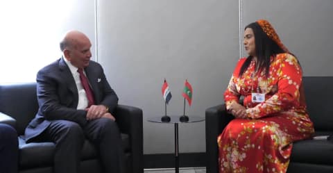 العراق والمالديف يبحثان التعاون السياحي