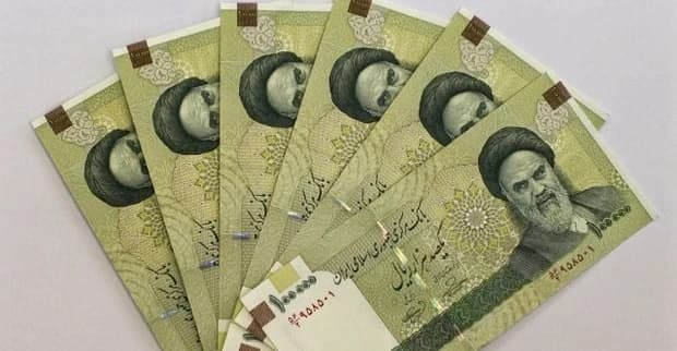 الدولار يتجاوز 250 ألف تومان في السوق الحرة الإيرانية وسط اشتداد التصعيد مع واشنطن