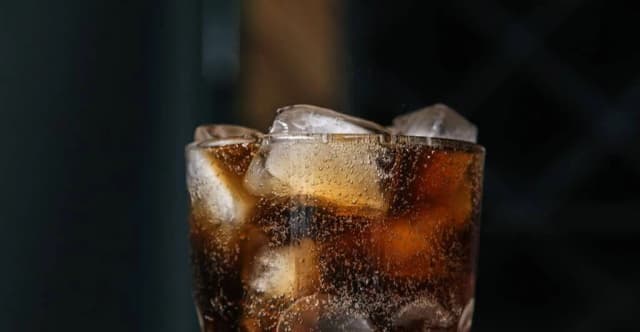 احذر.. ماذا يحدث لكليتيك عند تناول الكولا يومياً؟