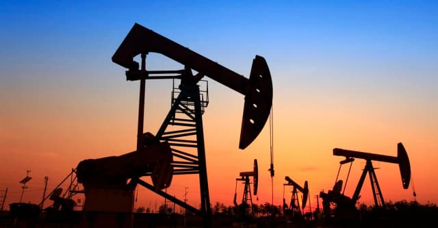 برنت فوق 110 دولارات.. مخاوف اضطراب الإمدادات تقود أسعار النفط للصعود