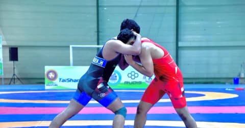 خسارة مصارع منتخب العراق أمام نظيره القيرغيزستاني في منافسات وزن 57 كغم