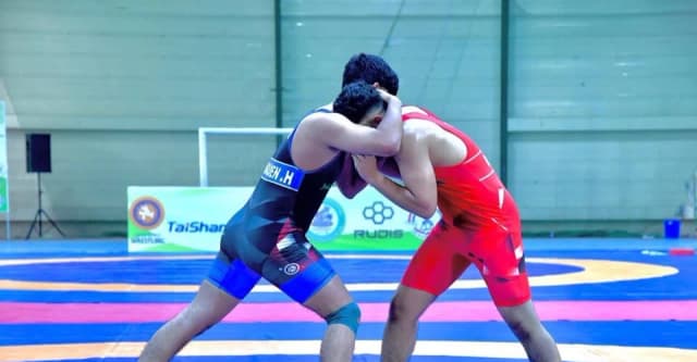 خسارة مصارع منتخب العراق أمام نظيره القيرغيزستاني في منافسات وزن 57 كغم