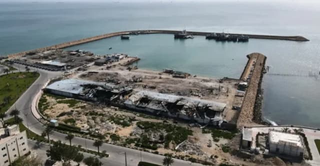 إعلام إيراني: دوي انفجارات في جزيرة قشم