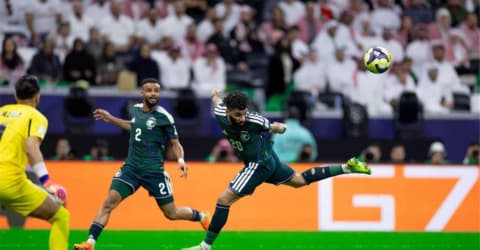 السعودية تهزم قطر وتتأهل لنهائي خليجي 27
