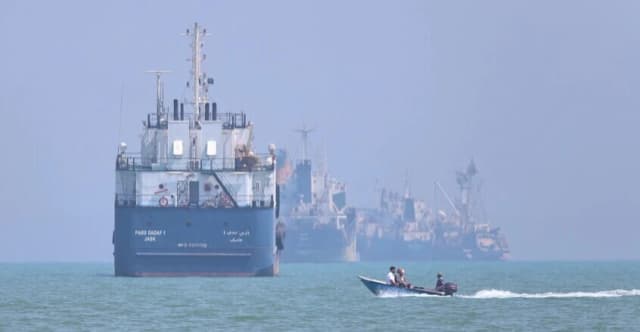 هەناردەیل نەفت خوەرهەڵات ناوڕاس لە ئاستەیل وەرجە بەسانن هورمز رەد کەن