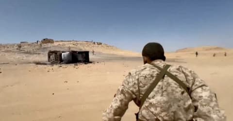 القوات اليمنية تتقدم قرب باب المندب والحوثيون يهددون المجال الجوي السعودي