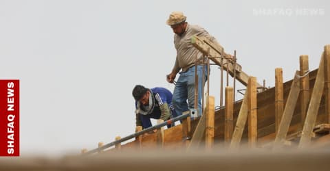 أول المتأثرين.. ارتفاع الدولار يهدد أرزاق 4 ملايين عامل عراقي