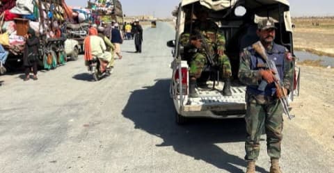 إيران.. انفجار عبوة ناسفة على سيارة شرطة في سيستان وبلوشستان